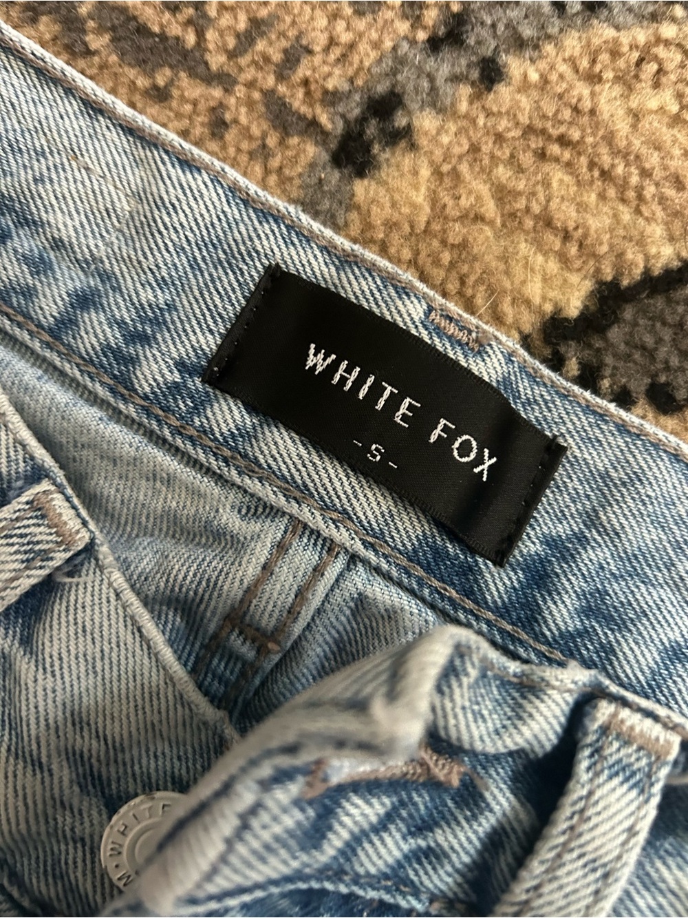 White Fox Boutique High-Rise Light Blue Mom Jeans - Picture 2 of 4